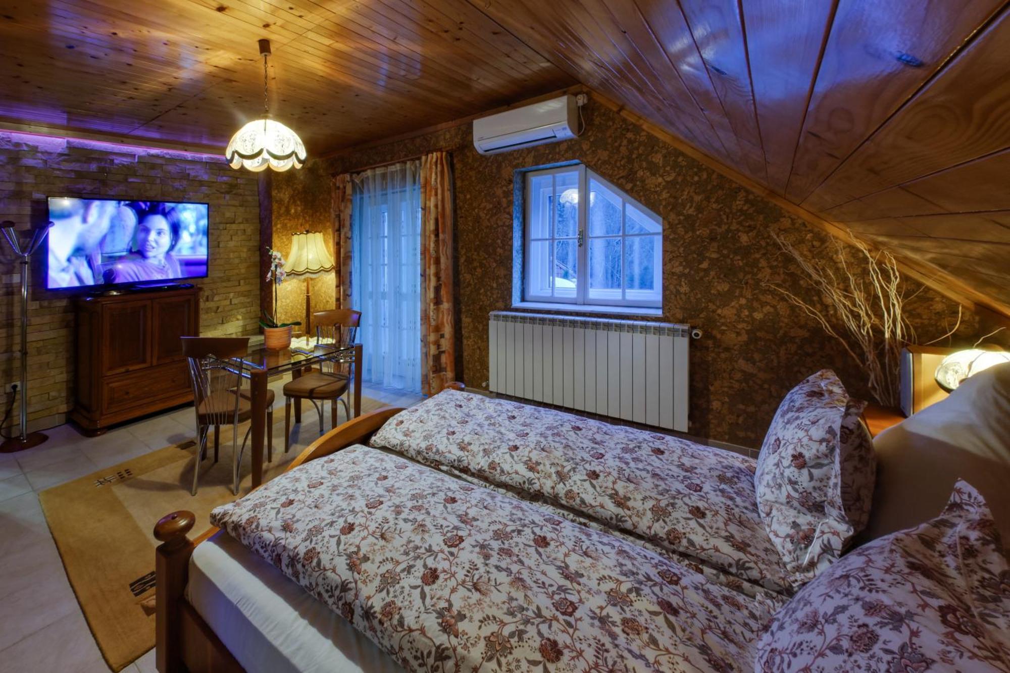 Club-Austria Residence (Adults Only) Buşteni Exterior foto
