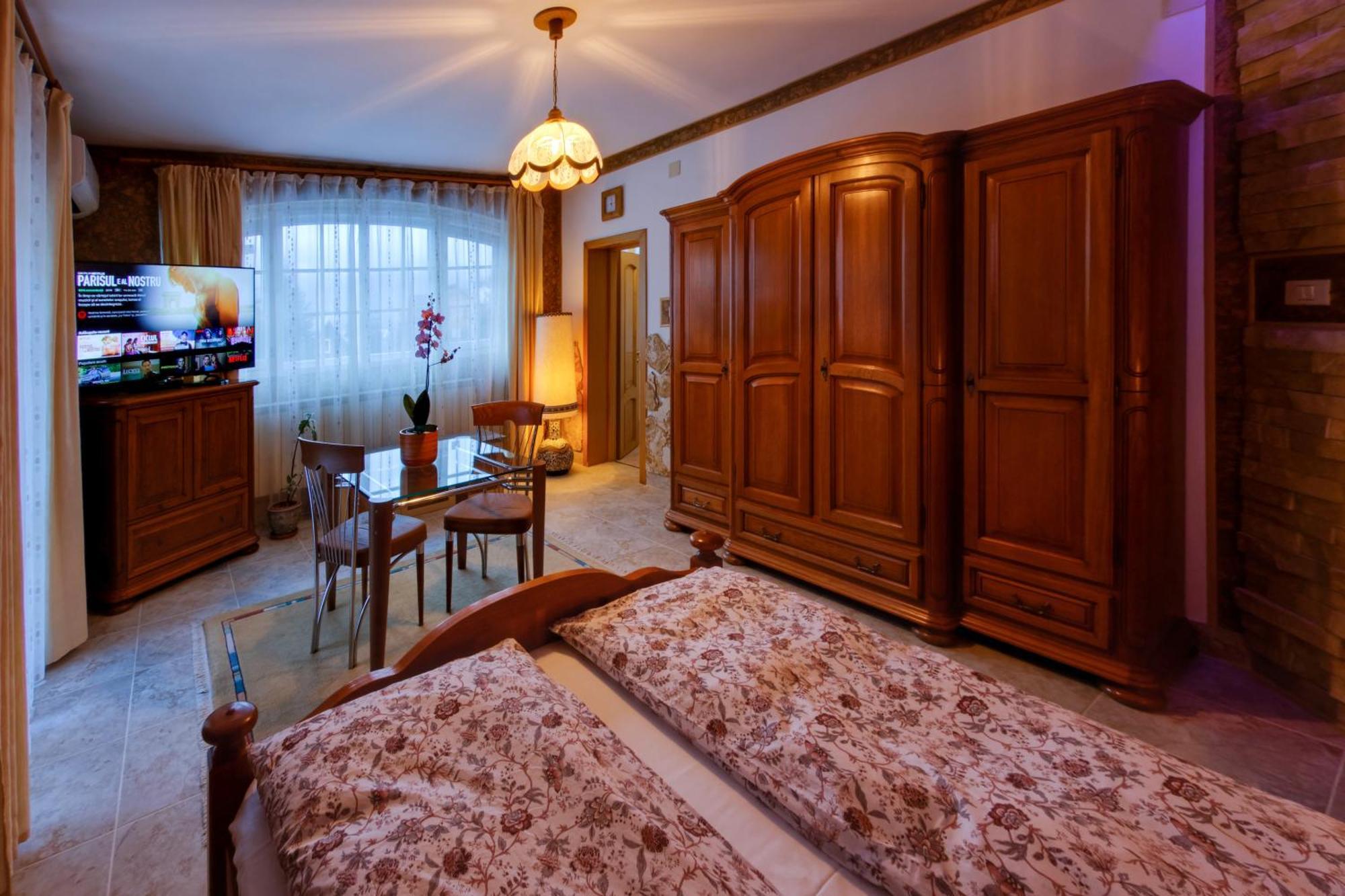 Club-Austria Residence (Adults Only) Buşteni Exterior foto
