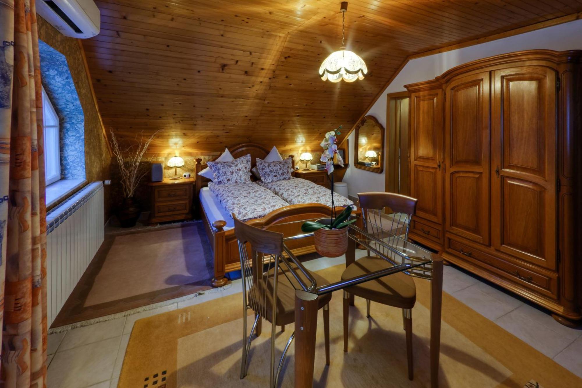 Club-Austria Residence (Adults Only) Buşteni Exterior foto