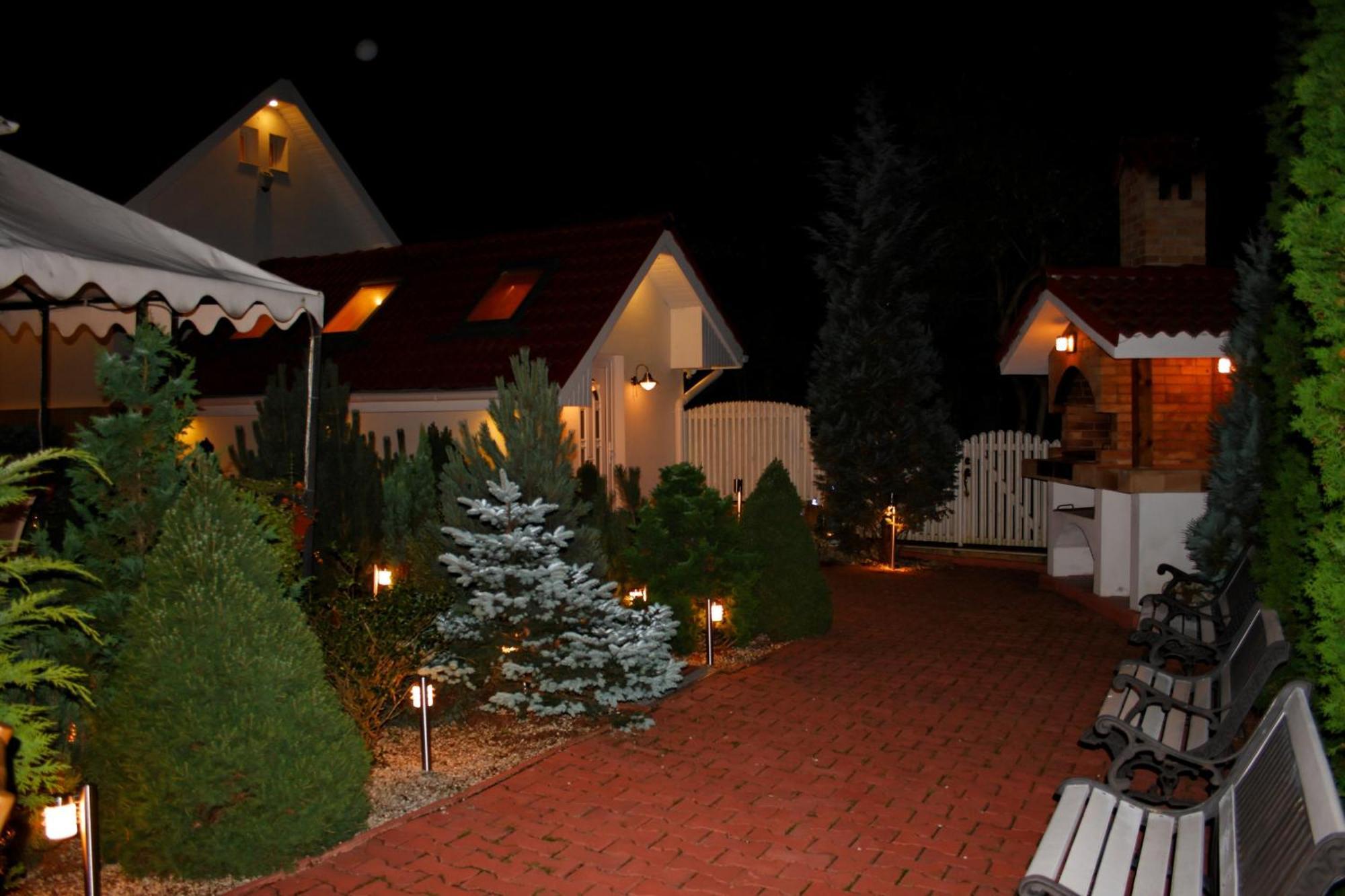 Club-Austria Residence (Adults Only) Buşteni Exterior foto