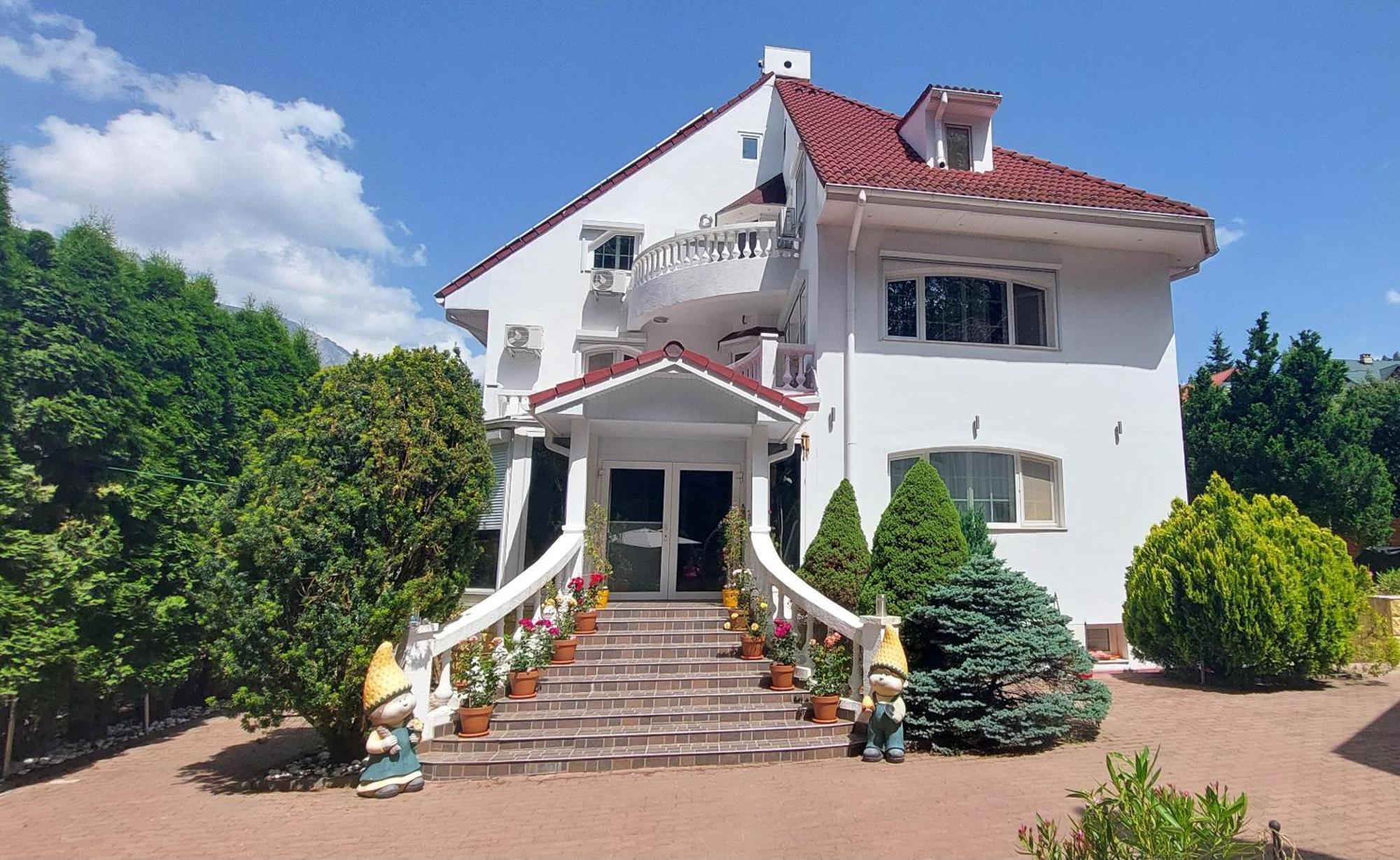 Club-Austria Residence (Adults Only) Buşteni Exterior foto