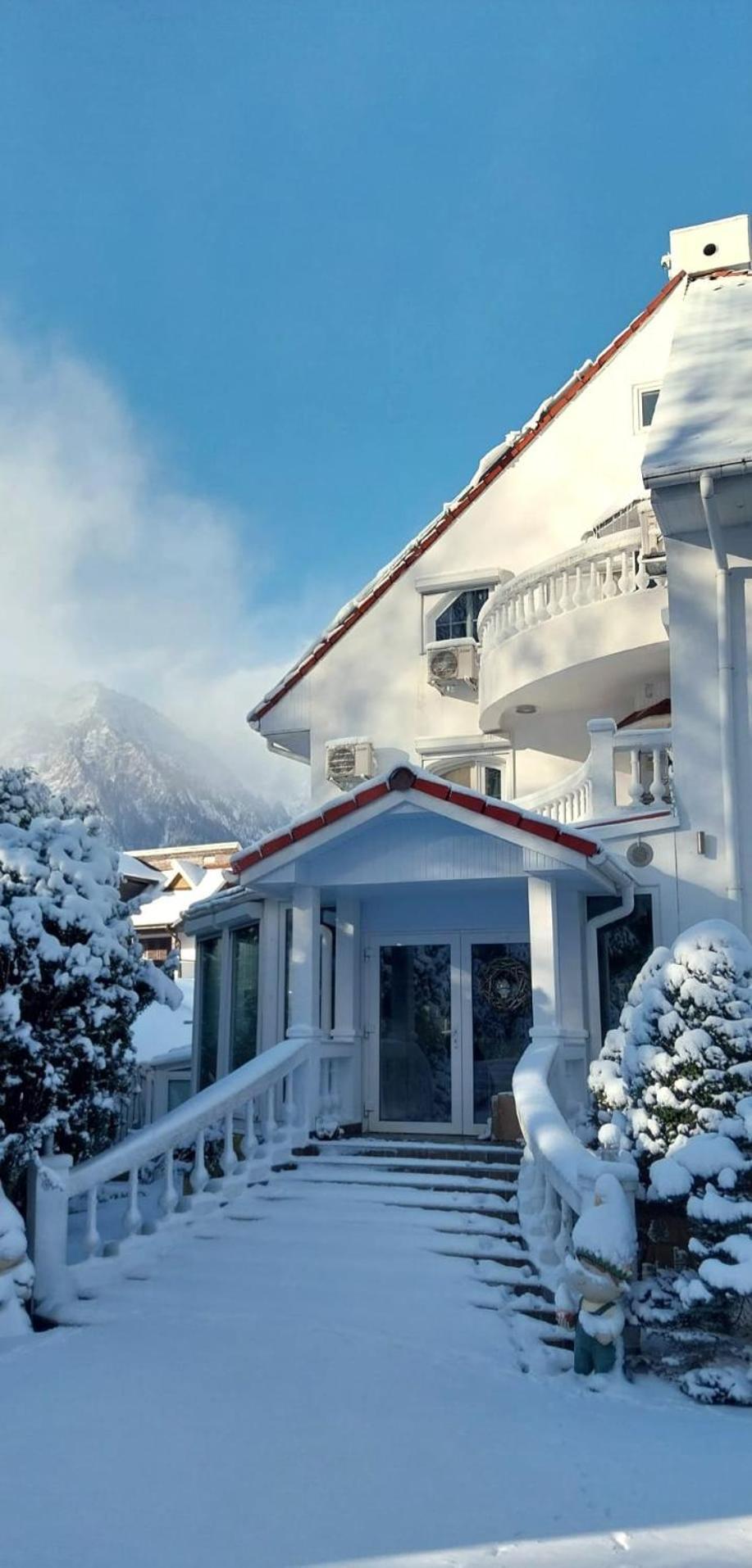 Club-Austria Residence (Adults Only) Buşteni Exterior foto